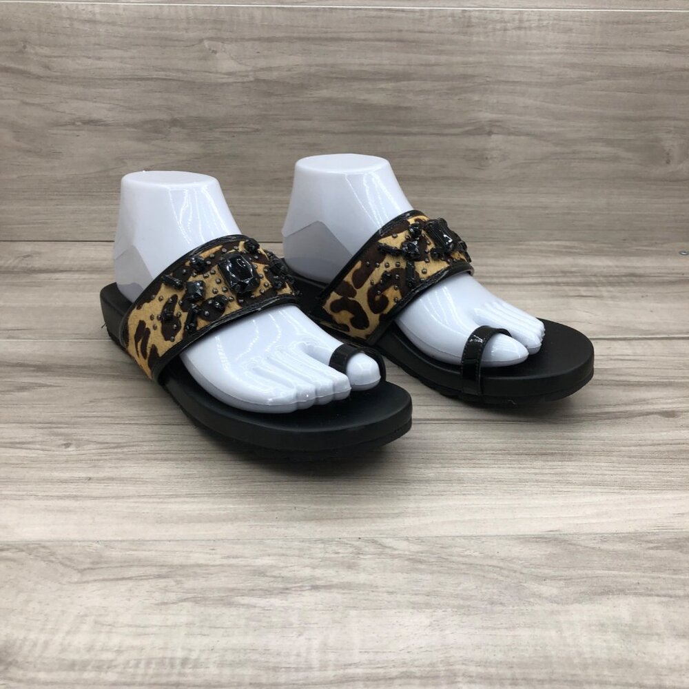 Donald Pliner Sandals Womens 7.5 Calf Hair Animal Print Slip On Flat Toe Strap